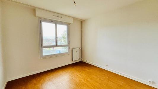 For sale Angers 3 rooms 67 m2 Maine et loire (49100) photo 4
