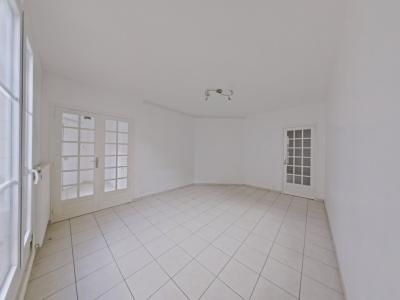 For rent Paris-11eme-arrondissement 3 rooms 76 m2 Paris (75011) photo 1