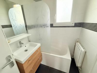 For sale Rochette 4 rooms 73 m2 Seine et marne (77000) photo 4