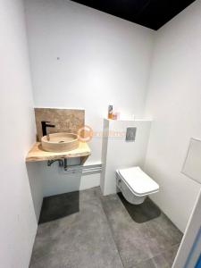 Louer Local commercial 138 m2 Carbon-blanc