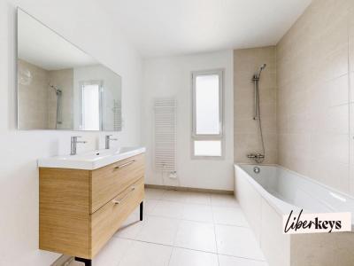 For sale Vannes 6 rooms 125 m2 Morbihan (56000) photo 3