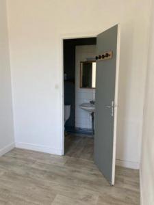 For rent Bordeaux 1 room 26 m2 Gironde (33000) photo 1