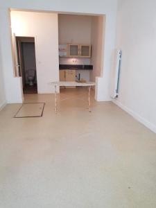 For rent Bordeaux 1 room 28 m2 Gironde (33000) photo 2
