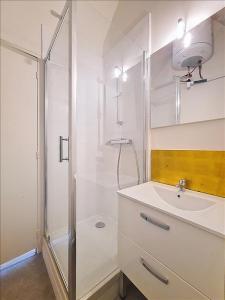 For rent Puiseaux 1 room 14 m2 Loiret (45390) photo 2