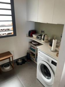 For sale Bois-de-nefles-saint-paul 4 rooms 107 m2 Reunion (97411) photo 2