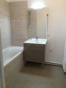 For rent Faches-thumesnil 2 rooms 38 m2 Nord (59155) photo 2