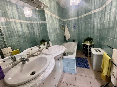 For sale 4 rooms 84 m2 Gard (30800) photo 3