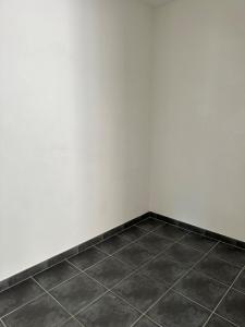 Louer Appartement 91 m2 Montreal-la-cluse