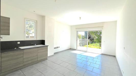 For rent Bourg 4 rooms 50 m2 Gironde (33710) photo 2