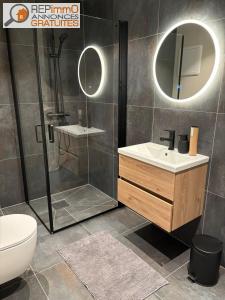 For rent Saint-gilles Rue de la R�publique 2 rooms 42 m2 Gard (30800) photo 0