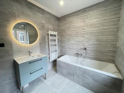 For rent Madeleine 125 m2 Nord (59110) photo 0