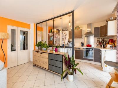 For sale Chassieu 4 rooms 78 m2 Rhone (69680) photo 2