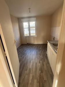 For rent Saint-julien-les-villas 5 rooms 79 m2 Aube (10800) photo 4