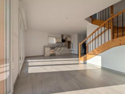 For sale Pertuis 4 rooms 79 m2 Vaucluse (84120) photo 0