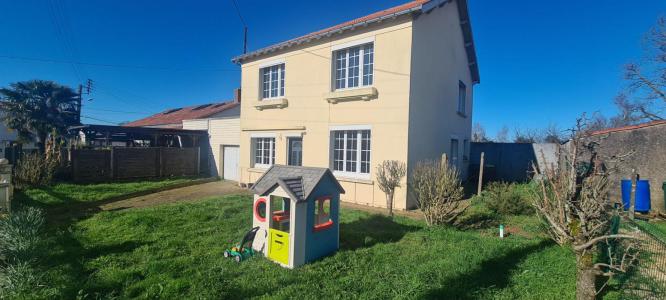 For sale Saint-crespin-sur-moine 5 rooms 133 m2 Maine et loire (49230) photo 0