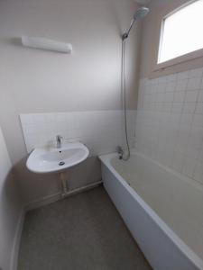 For rent Montsaugeon 4 rooms 74 m2 Haute marne (52190) photo 3