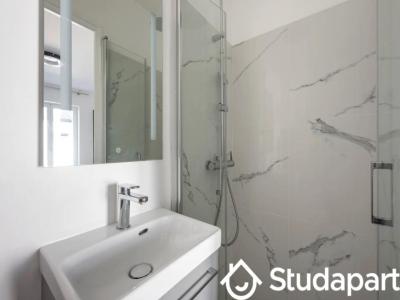 Louer Maison 13 m2 Paris-18eme-arrondissement