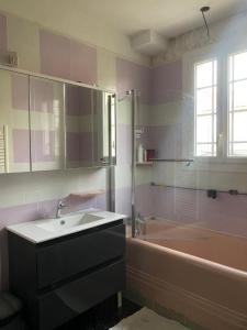 For sale Chateaurenard 5 rooms 145 m2 Bouches du Rhone (13160) photo 3