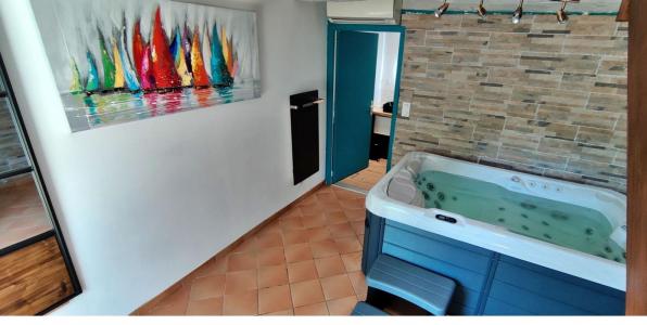 For sale Vannes 14 rooms 350 m2 Morbihan (56000) photo 4