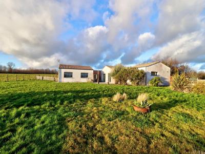 For sale Chapelle-baton 5 rooms 167 m2 Deux sevres (79220) photo 0