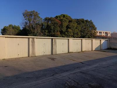 For rent Sarrians 15 m2 Vaucluse (84260) photo 0