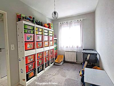 For sale Gua 5 rooms 92 m2 Charente maritime (17600) photo 2