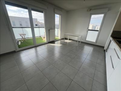 For rent Vaulx-en-velin 3 rooms 60 m2 Rhone (69120) photo 0