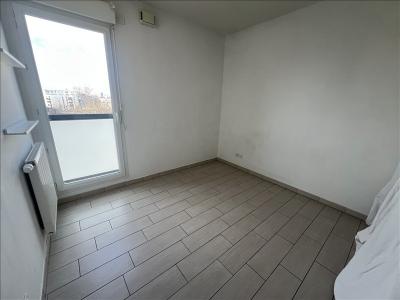 Louer Appartement Vaulx-en-velin 900 euros