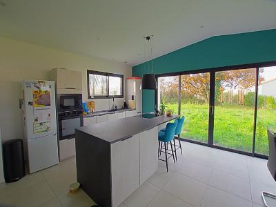 For sale 4 rooms 110 m2 Vendee (85150) photo 2