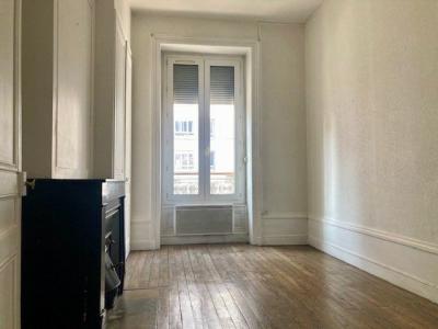 For rent Lyon-7eme-arrondissement 1 room 34 m2 Rhone (69007) photo 1