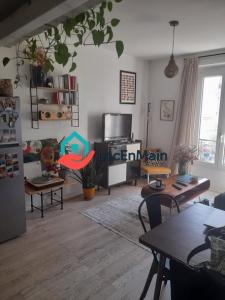 For rent Paris-18eme-arrondissement 2 rooms 37 m2 Paris (75018) photo 0