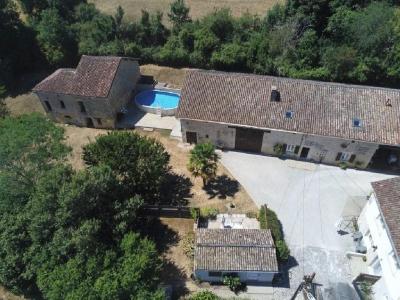 For sale 9 rooms 240 m2 Vienne (86400) photo 0