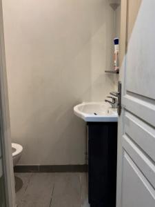 For rent Bordeaux 1 room 24 m2 Gironde (33000) photo 0