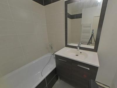 For rent Lyon-7eme-arrondissement 2 rooms 45 m2 Rhone (69007) photo 3