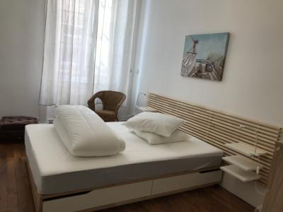 Louer Appartement Lyon-4eme-arrondissement 911 euros