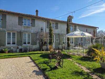 For sale Chef-boutonne 6 rooms 164 m2 Deux sevres (79110) photo 0