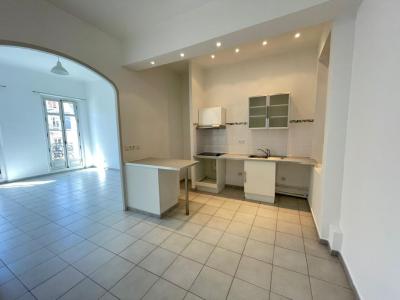 For rent Marseille-1er-arrondissement 2 rooms 59 m2 Bouches du Rhone (13001) photo 3