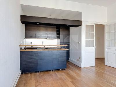 For rent Lyon-3eme-arrondissement 3 rooms 74 m2 Rhone (69003) photo 2