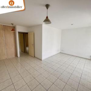 Louer Appartement 56 m2 Saint-gilles-les-bains