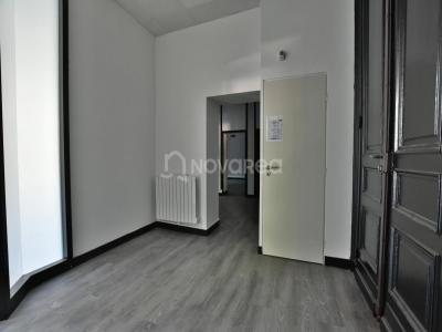 For rent Pau 7 rooms 32767 m2 Pyrenees atlantiques (64000) photo 3