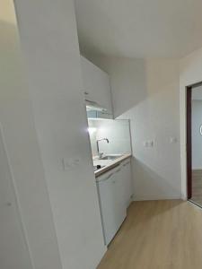 For rent Pessac 1 room 20 m2 Gironde (33600) photo 2