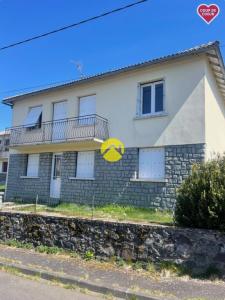 For sale Pierrefort 6 rooms 99 m2 Cantal (15230) photo 0