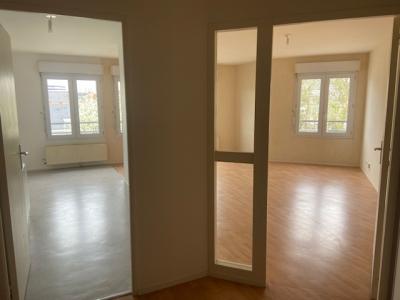 For sale Angers 3 rooms 71 m2 Maine et loire (49100) photo 2