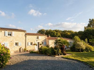 For sale Taugon 6 rooms 205 m2 Charente maritime (17170) photo 0