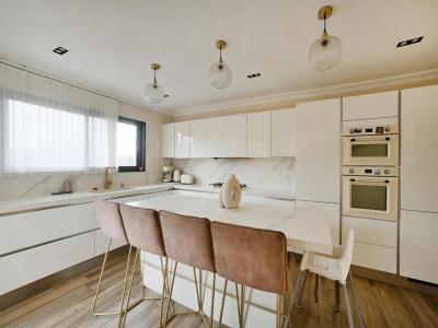 For sale Poulx 5 rooms 139 m2 Gard (30320) photo 2