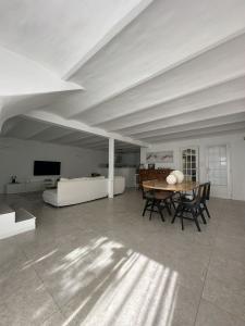 For sale CROIX ROUGE 5 rooms 156 m2 Bouches du Rhone (13013) photo 2