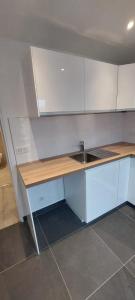 For rent Neuilly-sur-seine 1 room 33 m2 Hauts de Seine (92200) photo 2