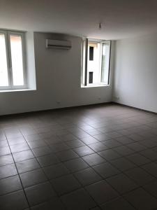 For sale 4 rooms 70 m2 Gard (30500) photo 1