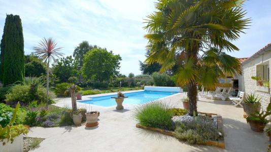 For sale Lucon 7 rooms 188 m2 Vendee (85400) photo 1