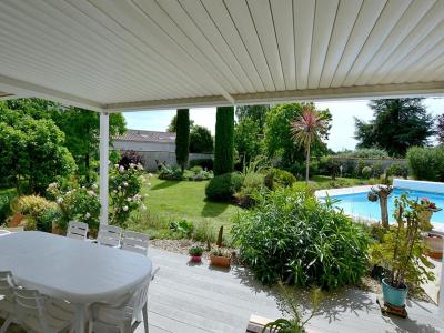 For sale Lucon 7 rooms 188 m2 Vendee (85400) photo 2